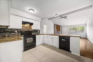8306 Bee Meadow Ln, Houston, TX 77489 - Photo 5