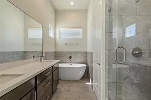 126 Knightsbridge Park Ln, Houston, TX 77018 - Photo 9