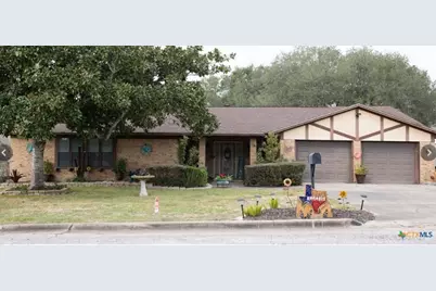 904 Carroll Dr, Yoakum, TX 77995 - Photo 1