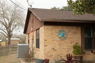 904 Carroll Dr, Yoakum, TX 77995 - Photo 3