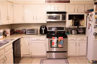 904 Carroll Dr, Yoakum, TX 77995 - Photo 13