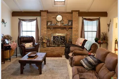 904 Carroll Dr, Yoakum, TX 77995 - Photo 17