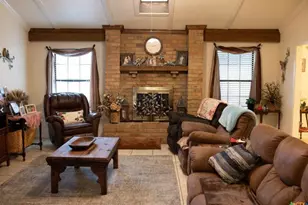 904 Carroll Dr, Yoakum, TX 77995 - Photo 17