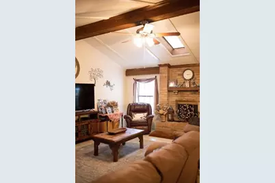 904 Carroll Dr, Yoakum, TX 77995 - Photo 19