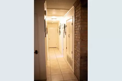 904 Carroll Dr, Yoakum, TX 77995 - Photo 7