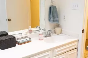 904 Carroll Dr, Yoakum, TX 77995 - Photo 9