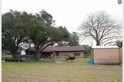 904 Carroll Dr, Yoakum, TX 77995 - Photo 5