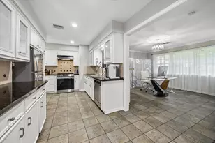 5611 Whitehaven, Bellaire, TX 77401 - Photo 19