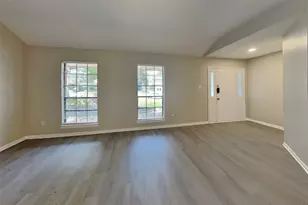 3418 Creek Manor Dr, Houston, TX 77339 - Photo 3