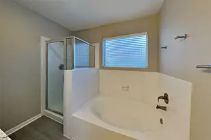 3418 Creek Manor Dr, Houston, TX 77339 - Photo 11