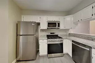 3418 Creek Manor Dr, Houston, TX 77339 - Photo 5