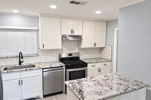 2406 Bayou Dr, League City, TX 77573 - Photo 11