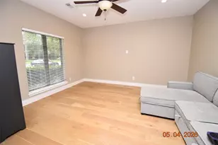 421 Creekside Dr, League City, TX 77573 - Photo 3