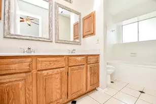 2018 Creek Valley Ln, Sugar Land, TX 77478 - Photo 13