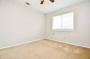 2018 Creek Valley Ln, Sugar Land, TX 77478 - Photo 15