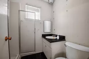 9539 Beverly Hill St, Houston, TX 77063 - Photo 15