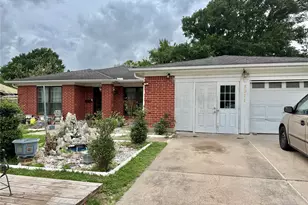 8911 Lazy River Ln, Houston, TX 77088 - Photo 7