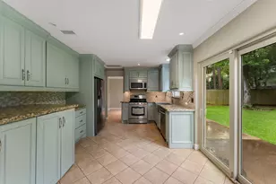 27 W Stony Bridge Ct, The Woodlands, TX 77381 - Photo 7