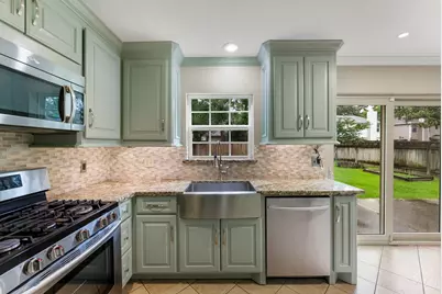 27 W Stony Bridge Court, The Woodlands, TX 77381 - Photo 9