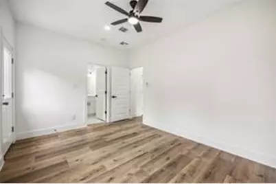 5037 Southwind Street #B, Houston, TX 77033 - Photo 7