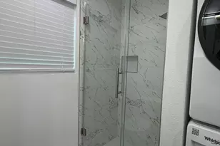 1972 W McKinney St, Houston, TX 77019 - Photo 9