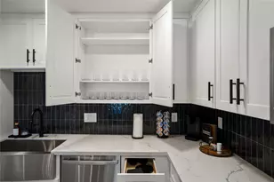 9619 Chatfield St, Houston, TX 77025 - Photo 17