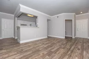 19100 N Glenwest Dr, Friendswood, TX 77546 - Photo 11