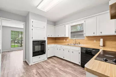 29 W Torch Pine Circle, The Woodlands, TX 77381 - Photo 3