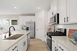 209 Homestead Ct, Dayton, TX 77535 - Photo 5