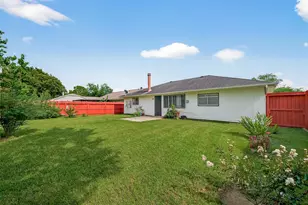 2719 Flintrock Cir, Houston, TX 77067 - Photo 19