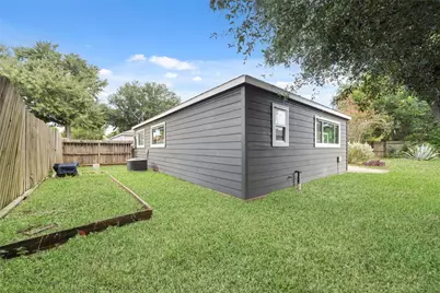 10819 Berry Tree Drive, Houston, TX 77064 - Photo 19