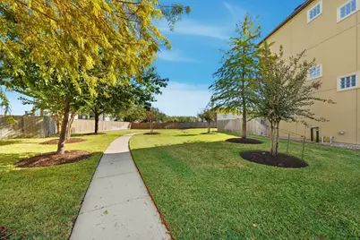 10218 Spring Shadows Park Circle, Houston, TX 77080 - Photo 3