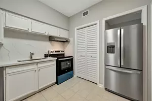 2100 Tanglewilde St, Houston, TX 77063 - Photo 11