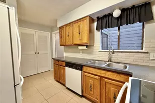 2103 Place Rebecca Ln, Houston, TX 77090 - Photo 9