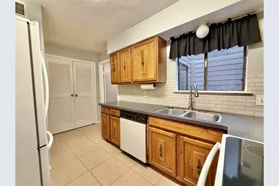 2103 Place Rebecca Lane #D10, Houston, TX 77090 - Photo 9