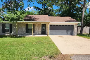 223 Sycamore Dr, Highlands, TX 77562 - Photo 3