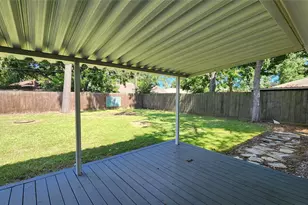 223 Sycamore Dr, Highlands, TX 77562 - Photo 5