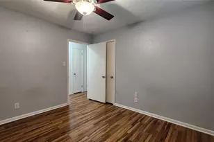 223 Sycamore Dr, Highlands, TX 77562 - Photo 15