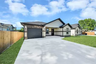 608 Miriam St, Baytown, TX 77520 - Photo 3
