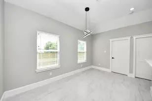 608 Miriam St, Baytown, TX 77520 - Photo 7