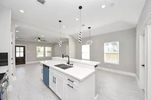 608 Miriam St, Baytown, TX 77520 - Photo 9