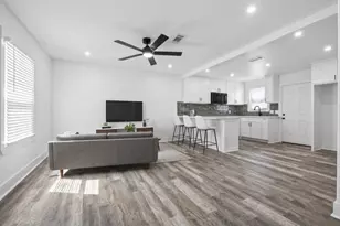 911 Bennington St, Houston, TX 77022 - Photo 3