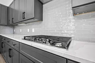 1107 Wilson St, Houston, TX 77019 - Photo 9