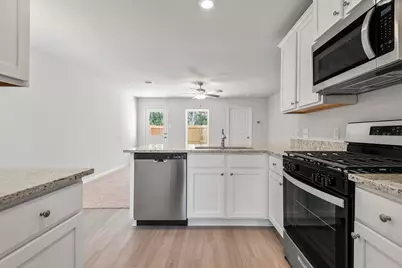 10360 Sweetwater Creek Drive, Cleveland, TX 77328 - Photo 7