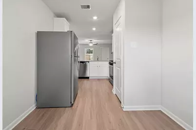 10360 Sweetwater Creek Drive, Cleveland, TX 77328 - Photo 9