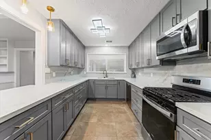 8231 Garden Parks Dr, Houston, TX 77075 - Photo 9