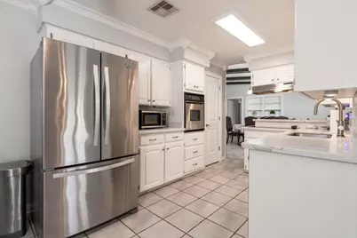 542 Sycamore Street, Lake Jackson, TX 77566 - Photo 9