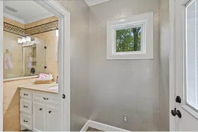 10933 Lake Forest Drive, Conroe, TX 77384 - Photo 23