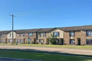 101 E Hospital Dr, Angleton, TX 77515 - Photo 1