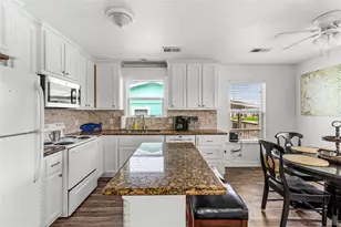 2815 Bluewater Hwy, Surfside Beach, TX 77541 - Photo 11